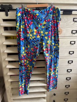 LuLaRoe TC2 Leggings large floral pattern on a light blue background New without tags