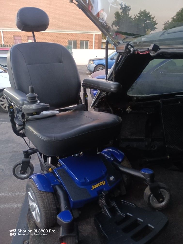 Jazzy Elite ES Electric Wheelchair