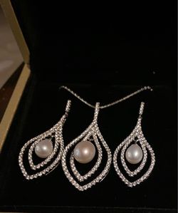 Vag|na earrings & necklace