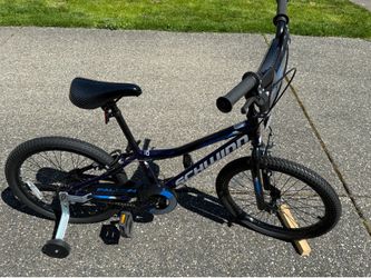 SCHWINN - Youth bike 20” Like new with training wheels