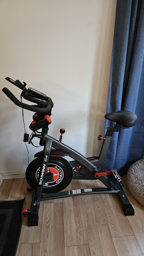 Stationary Bike - Schwinn IC4