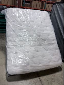 Queen mattress Beautyrest silver medium firm