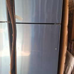 (New) GE - 17.5 Cu. Ft. Top-Freezer Refrigerator with LED Interior Lighting - Stainless Steel