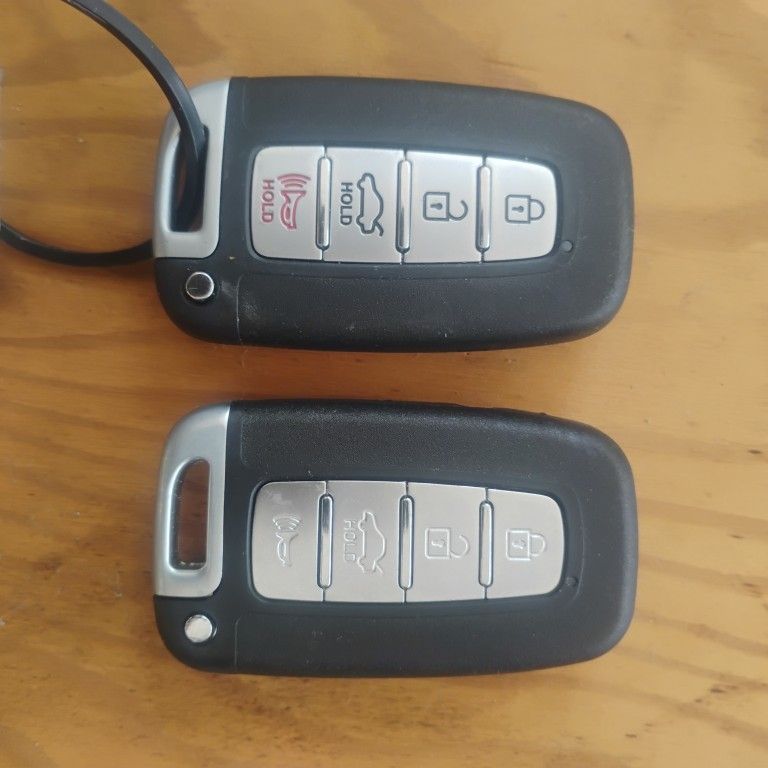 Hyundai Key with Remotes Set of Two 