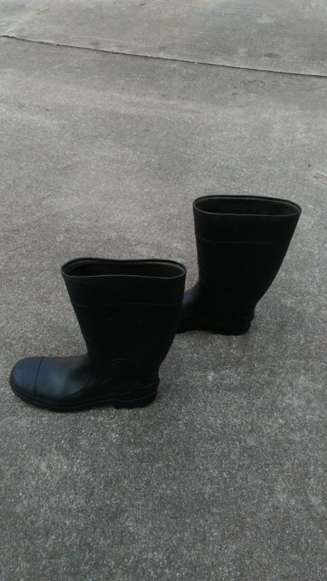 Men's Steel Toe work/rain/ gardening Boot ( SIZE 11 )