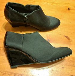Bandolino size 7 Wedge Bootie