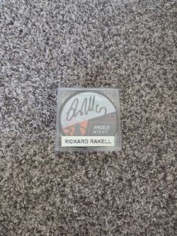NHL Signed pucks