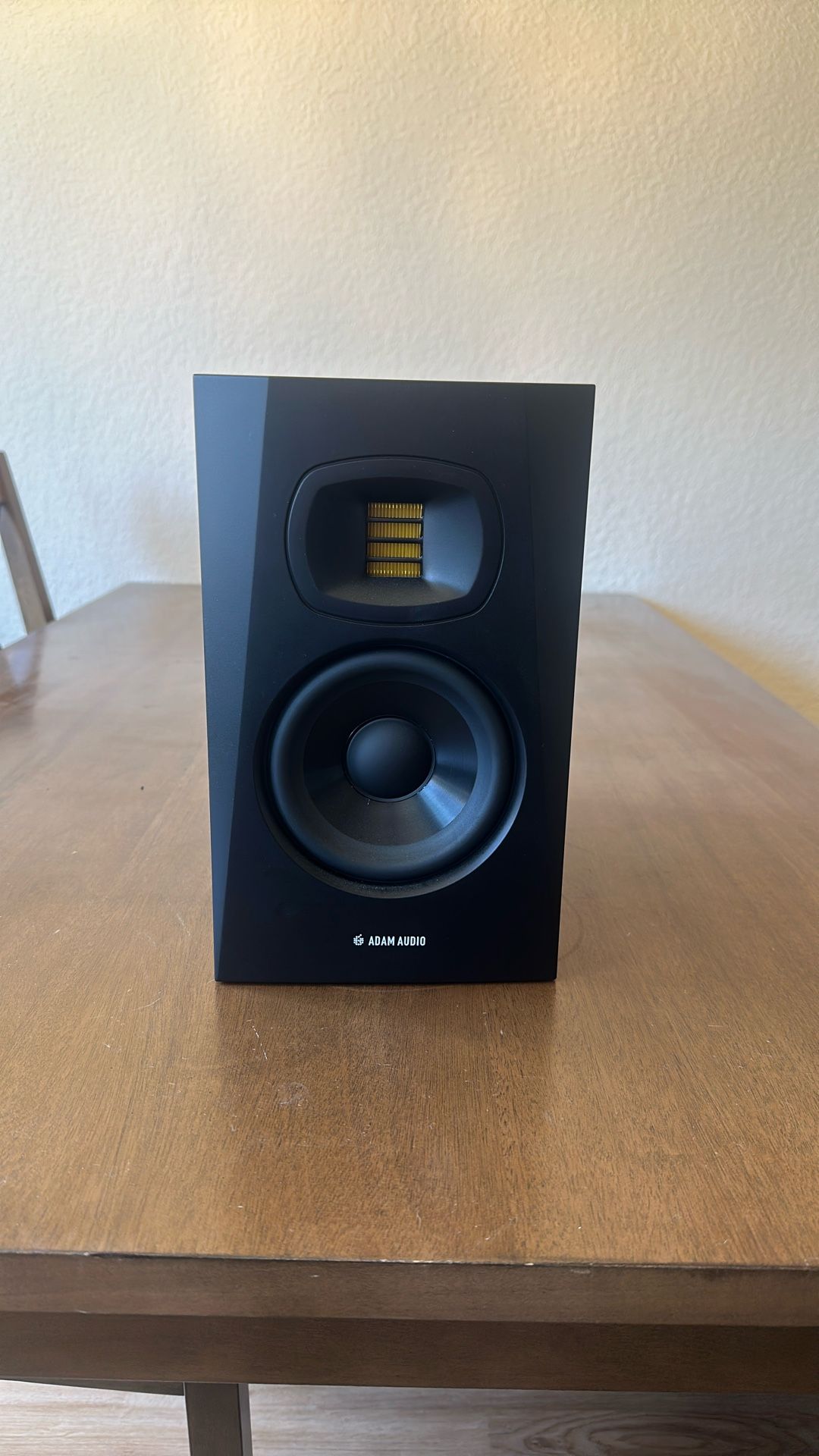 adam audio t5v studio monitor