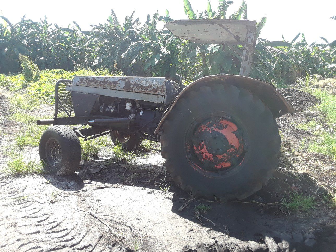 Case 1390 farm tractor