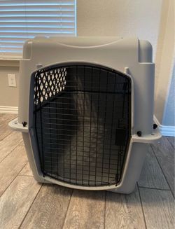 Plastic kennel