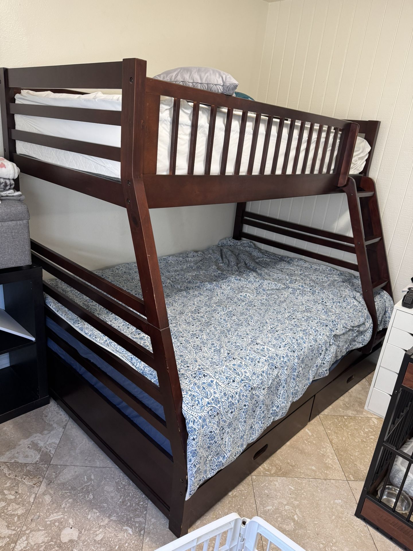 Wooden Twin/Full Bunkbed Frame W/ 2 Drawers