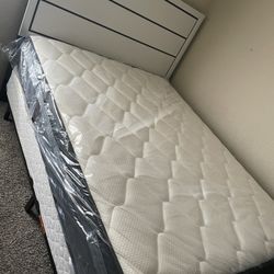 Queen Bed Set