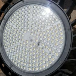 Hanging UFO 8 Lights 