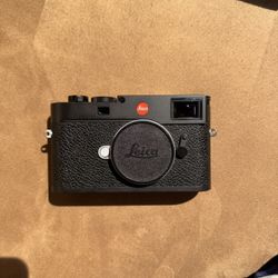 Leica M11 + Leather Case