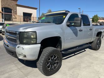 2011 CHEVY SILVERADO 4X4!!!