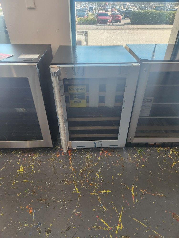 Viking 24 Inch Wine Cooler 48 Bottles 5.2 Cu Ft VWUI524IGSS