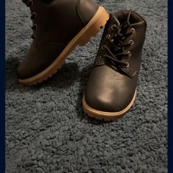 Kids Mountain Black Boots Size 1 - Brand New! 