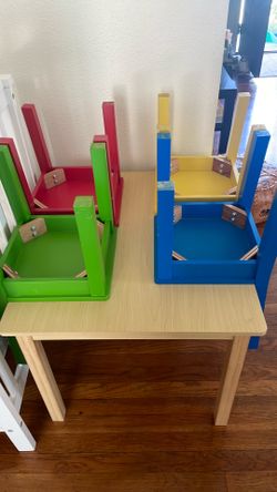 Day care table and 4 chair