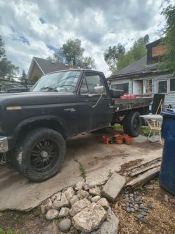 Ford F-250 Custom Flatbed Truck