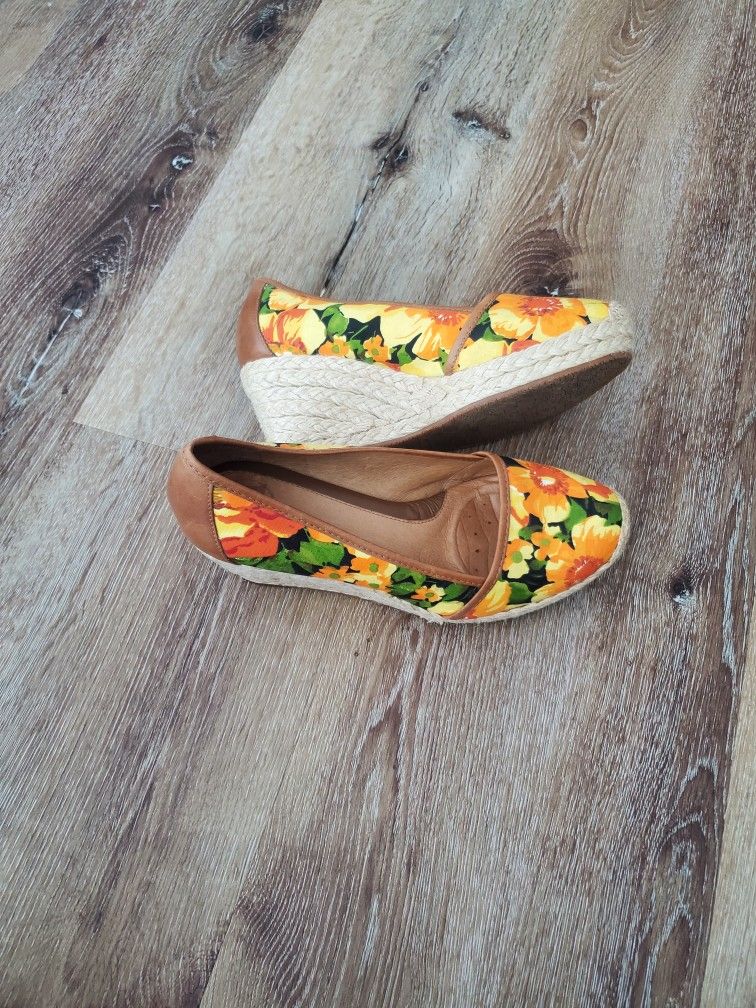 Nurture by Lamaze Shoes Olive Size 8M Floral Wedge Heel (Canvas and Leather)