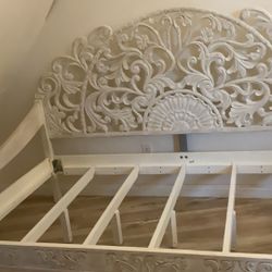 Twin White  Hand Crafted Wood Daybed With Twin Mattress 