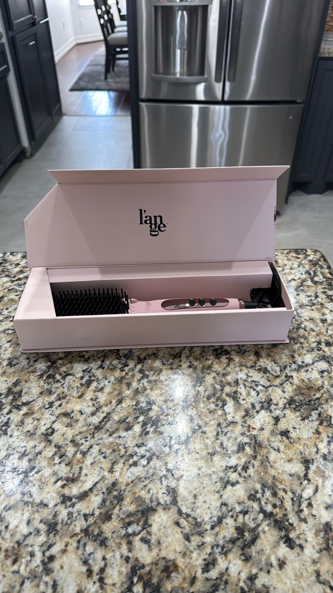 Le Bite Ceramic Straightening Brush