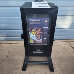 Masterbuilt 30" Digital Electric Smoker (Retails $320) Small Ding On Top of Doo