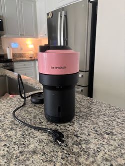 Nesspresso Vertuo coffee machine (Pink)