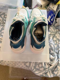 New Women Nike Huaraches size 10