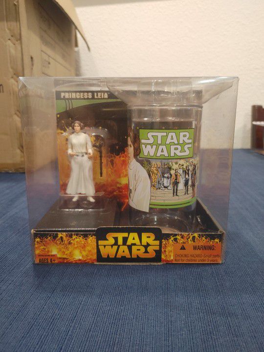 PRINCESS LEIA ORGANA New STAR WARS  ACTION FIGURE W/ COLLECTOR'S GLASS  2005