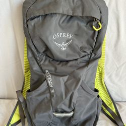 Osprey Kitari 3 Hydration Pack, 2 side pockets + zippered Pocket, Fits