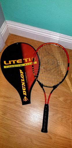 Dunlop Tennis Rackett with cover.....Awesome Tennis rackett..Great Condition!