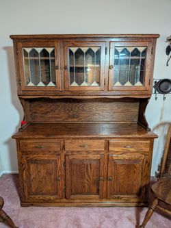 Antique oak hutch and dinette w leaf& 4 chairs
