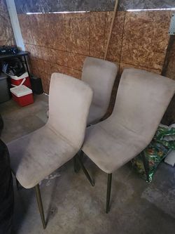 Table and 3 chairs FREE FREE