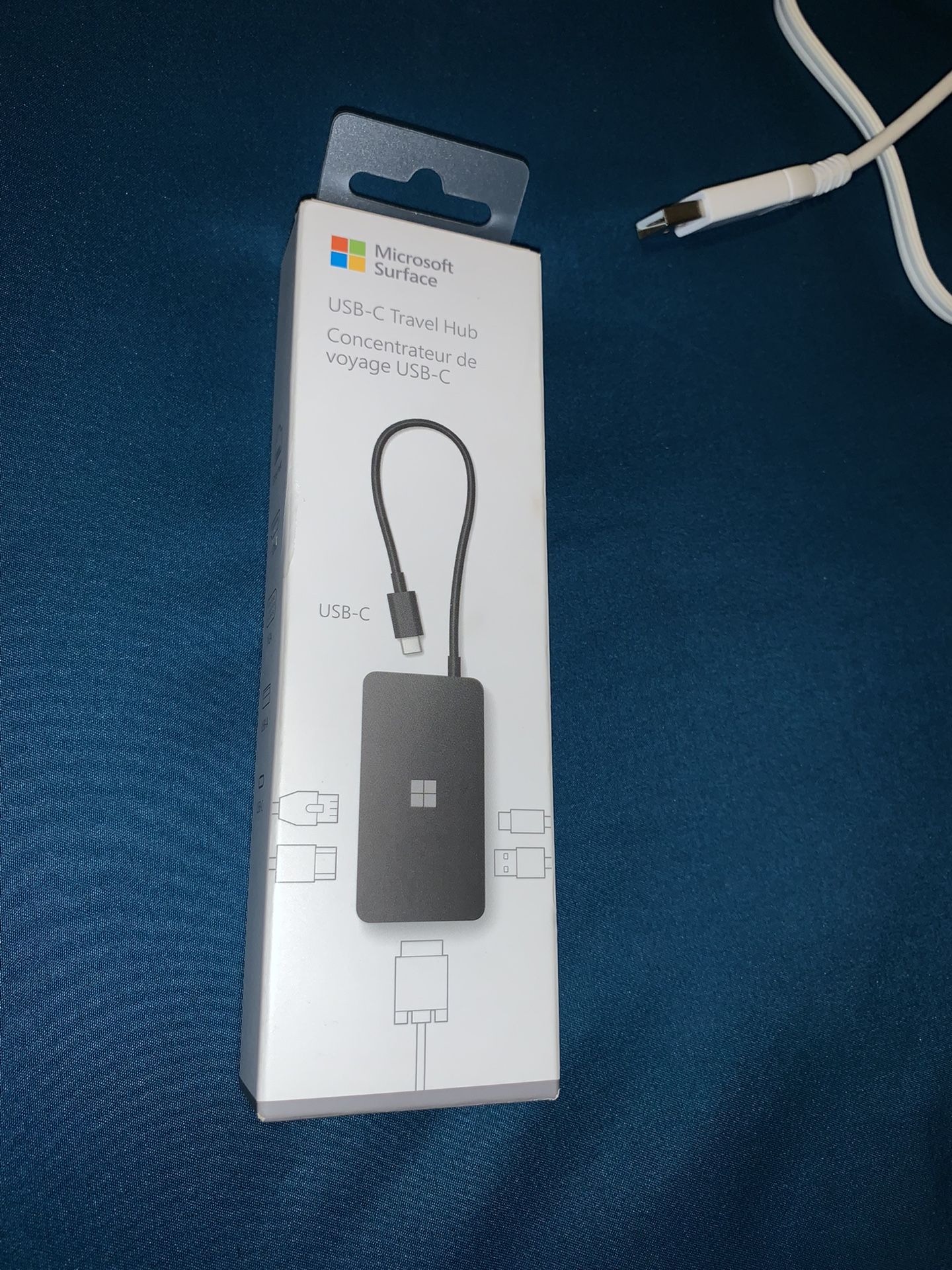Surface 耐える USB-C® Travel Hub Surface 耐える USB-C® Travel Hub