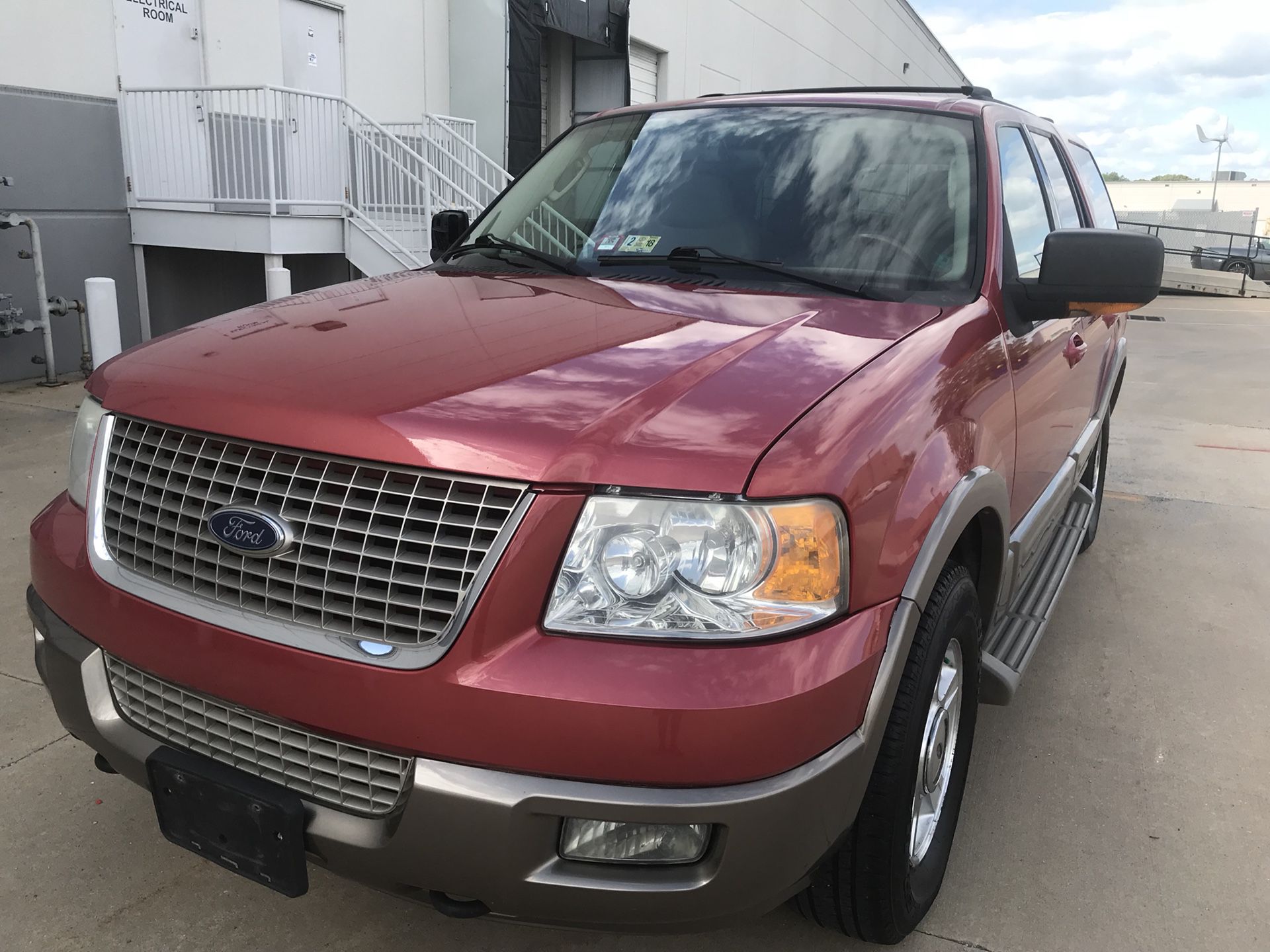 2003 Ford Expedition super clean n perfect 220k miles with dvd system asking 2500