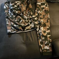 Nike Tech Suit ( Kids XL)