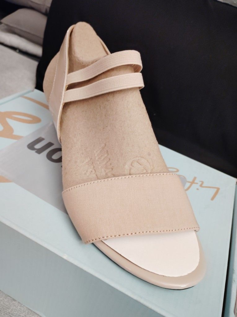 Life Stride YOLO Ankle Strap Wedge Sandals Size 8.5
