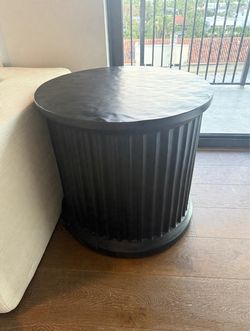 ROUND BLACK SIDE TABLE