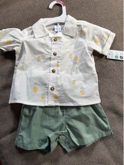 New Infants 2 Piece Outfit, size 6 moths