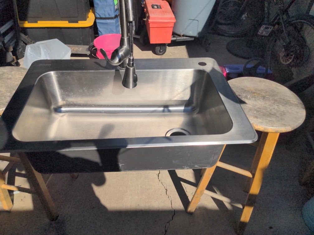 Kitchen Sink And Faucet 