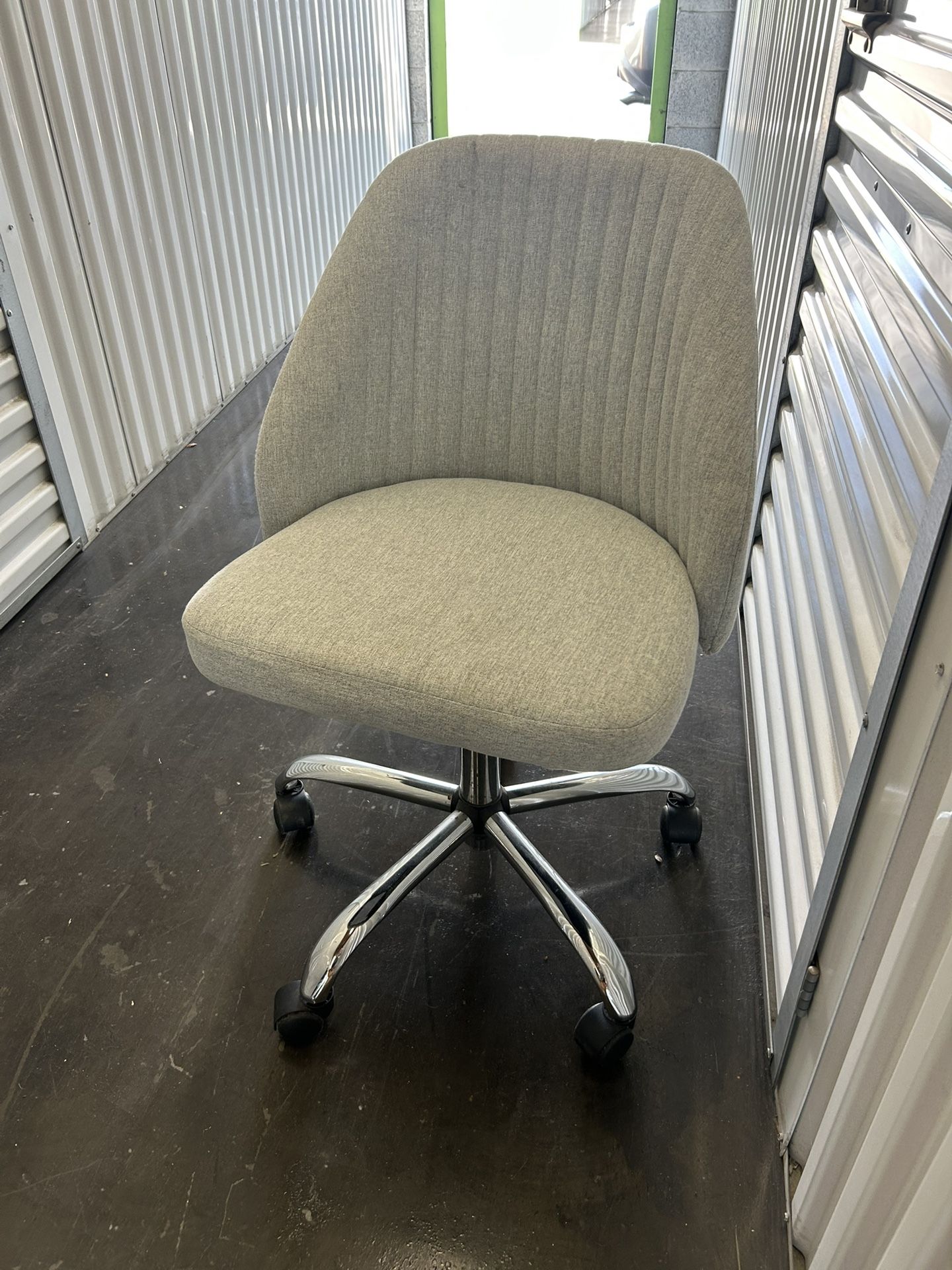 Vanity /office Chair With Wheels