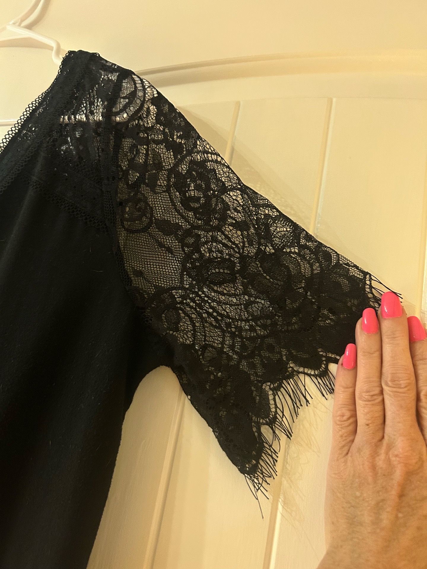 Black top with lace sleeves XL