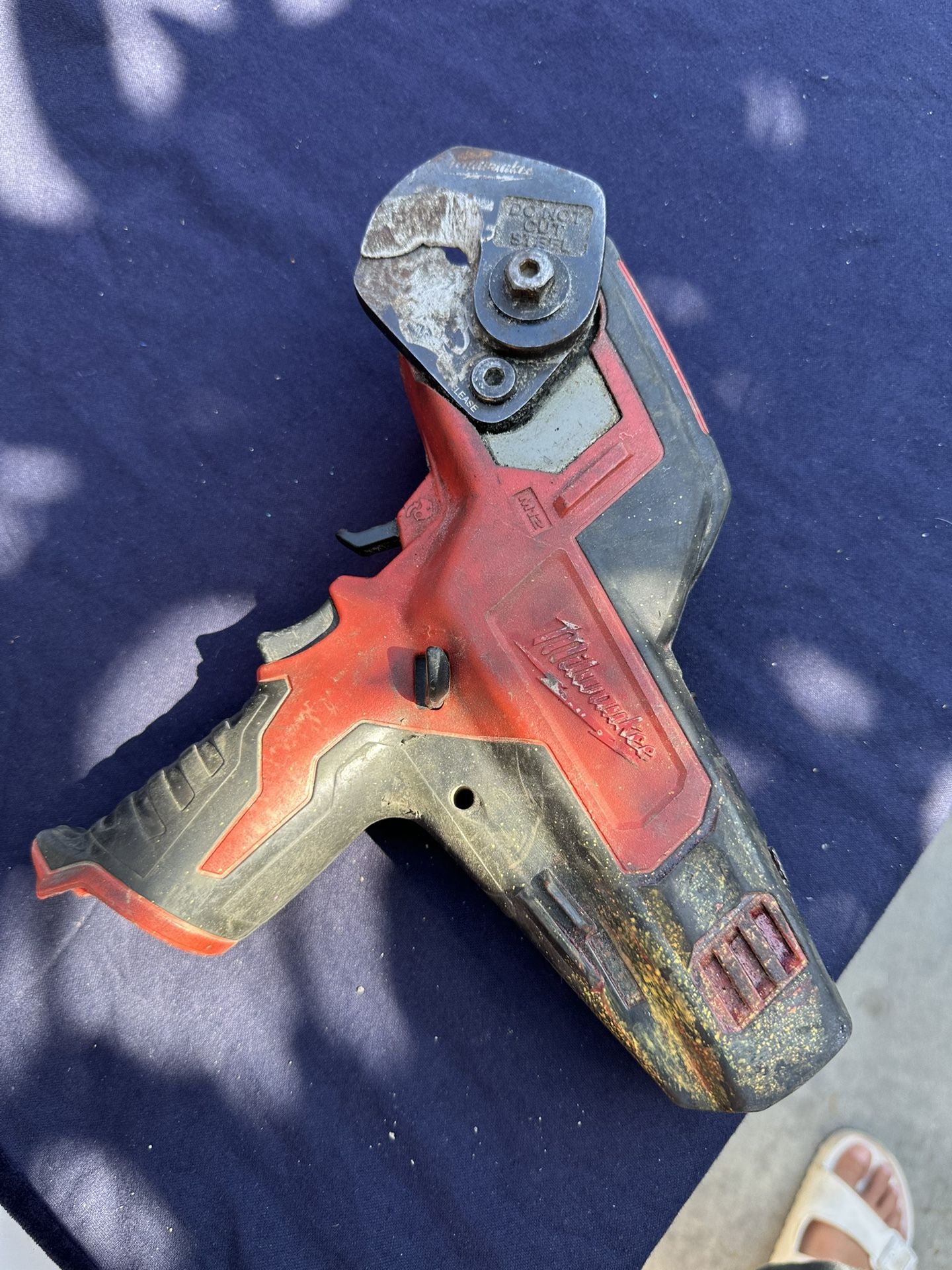 Milwaukee 2472-20 M12 600 MCM Cable Cutter
