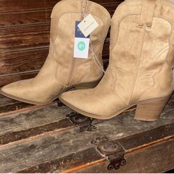 New Universal Thread Women’s Boots