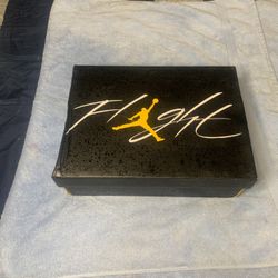 Jordan Retro 4 Yellow Thunder 2023