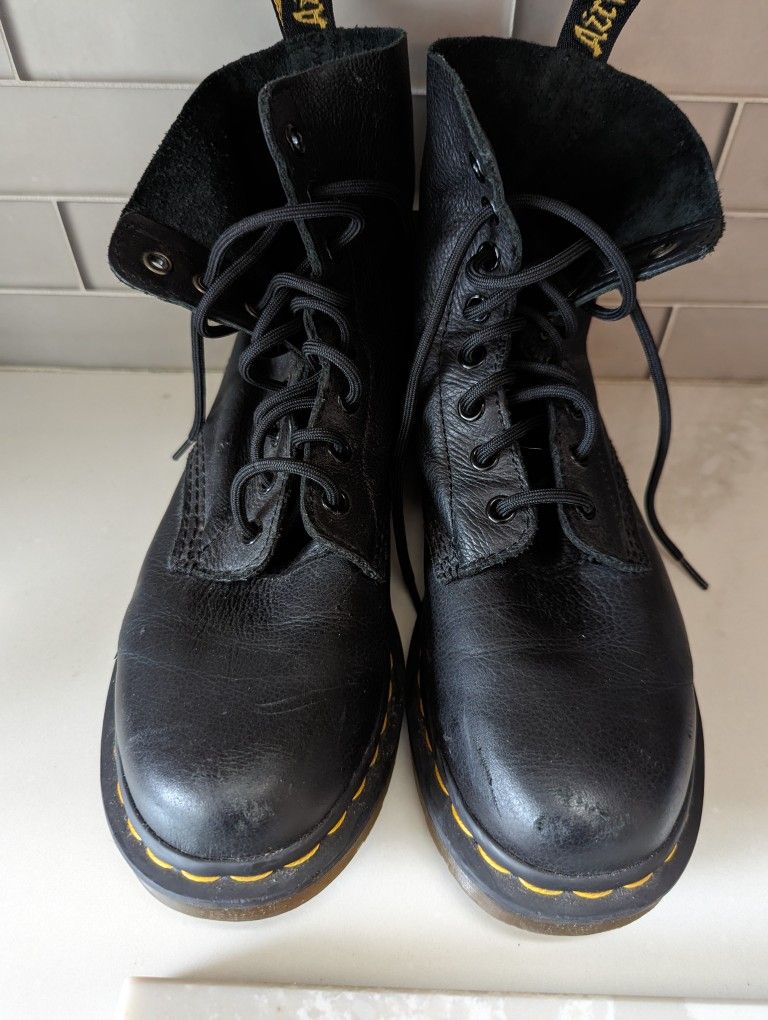 Dr. Doc Martens Air Wair Black Pascal Women’s 8 Eye Lace Up Boots AW004.
