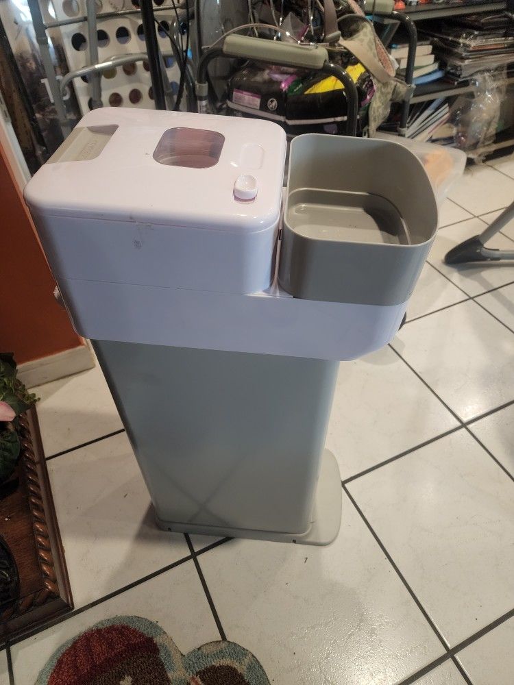 PAMPER TRASH CAN