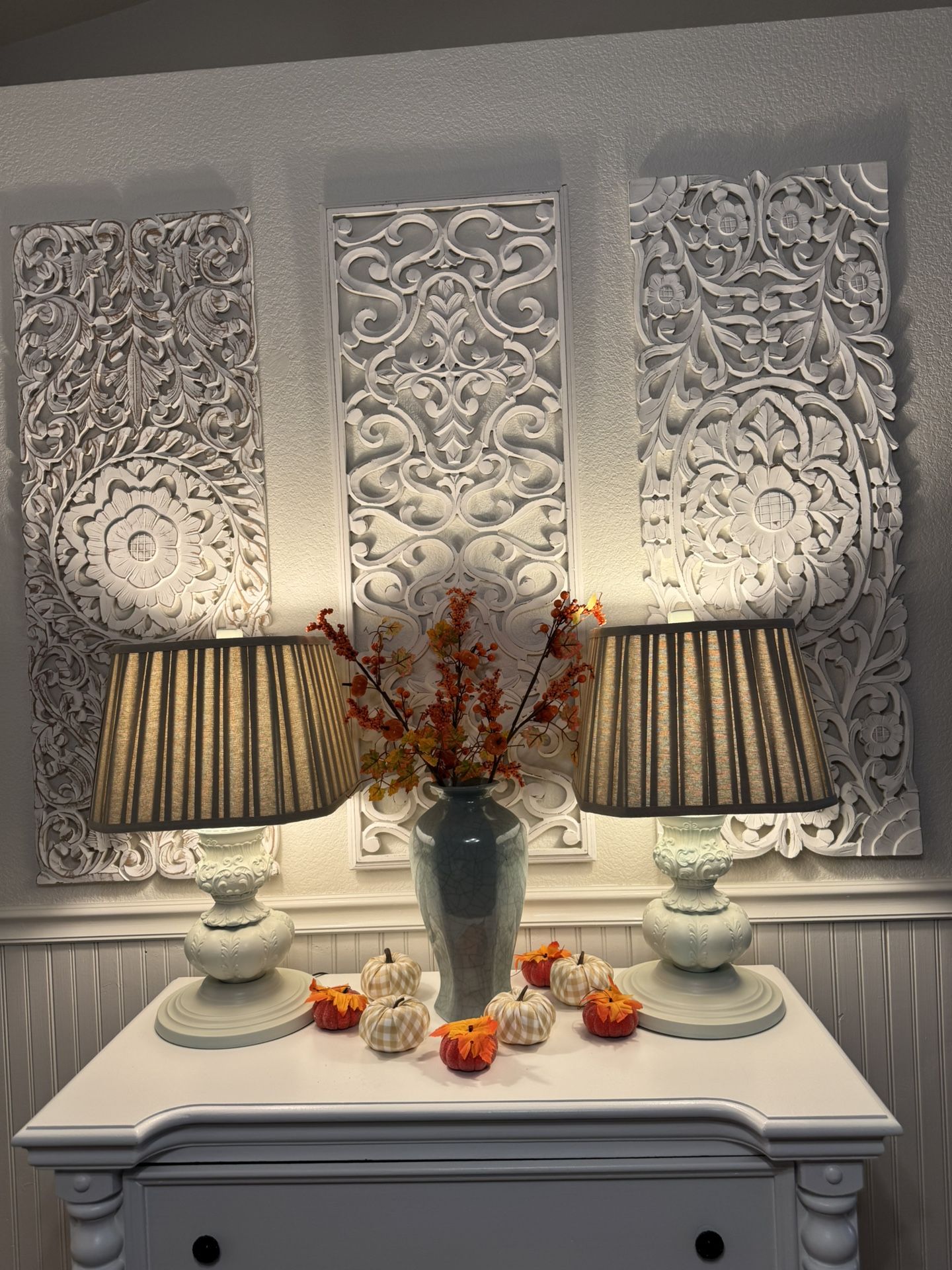 2 Beautiful Nancy Myers Style Vintage White Lamps $200