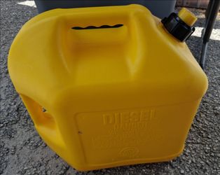 Yellow Gasoline Gas Can 5 Gallon18.9L